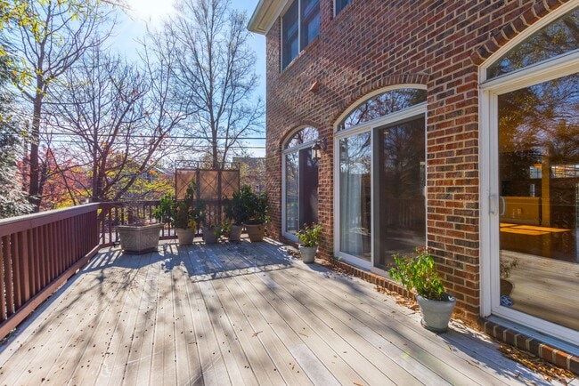 Building Photo - Lovely and Sought After Home for Rent in t...