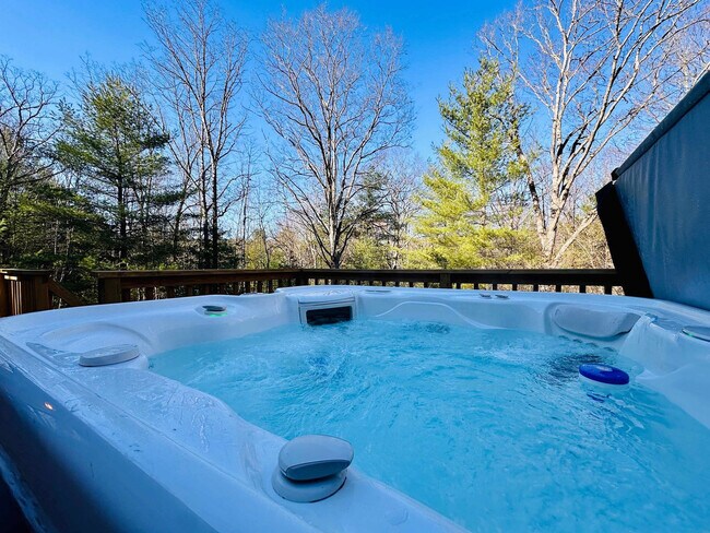 Building Photo - 610 Traci Ln