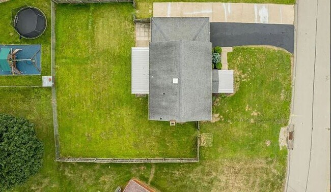 Building Photo - BEAUTIFUL HAVEN!  MOVE-IN READY 3 BEDROOM,...