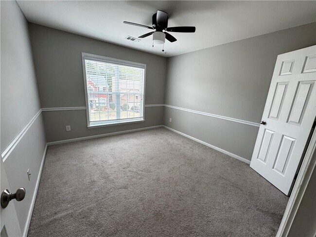 Building Photo - 2530 Vistoria Dr