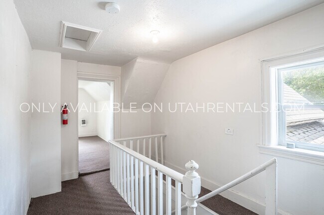 Building Photo - 167 N 100 E