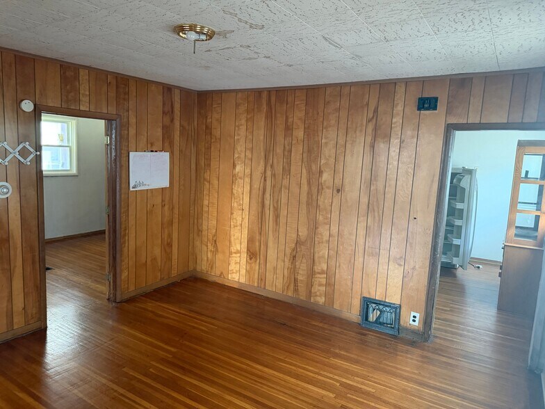 Building Photo - 1148 St Vincent St