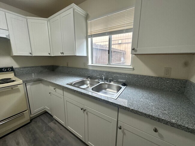 Building Photo - Gated community - Water, Garbage & Sewer I...
