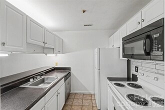 Building Photo - 9535 University Terrace Dr