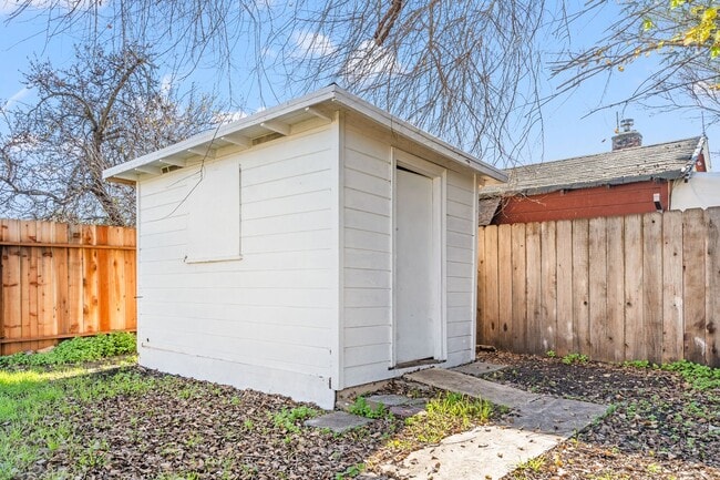 Building Photo - Renovated 3 Bd House in San Lorenzo Village w/ Large Yard Near Schools