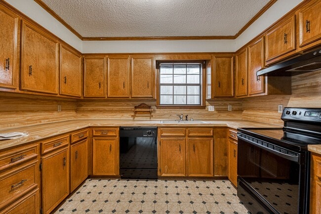 Building Photo - Spacious Home for Rent!