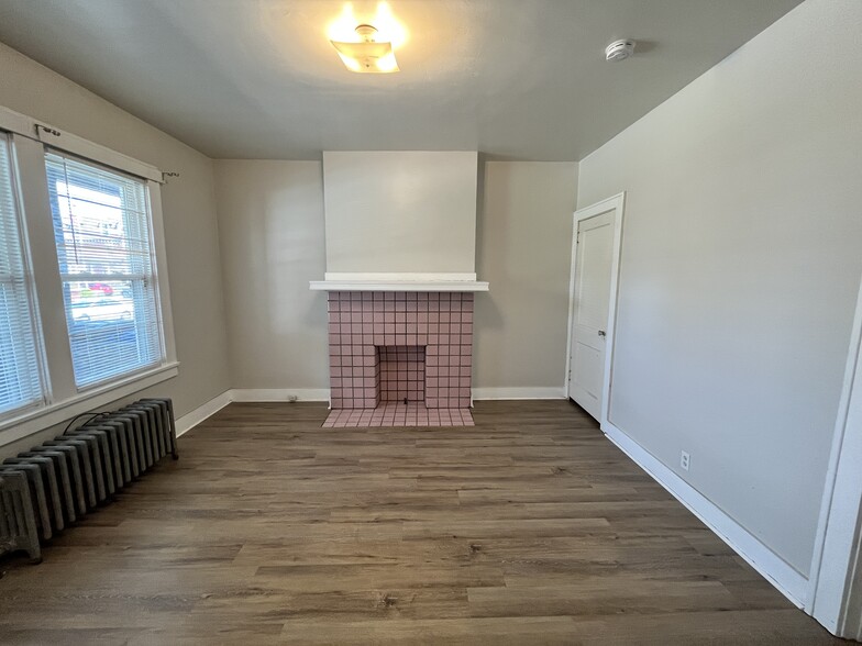 Building Photo - 2116 Bedford Ave