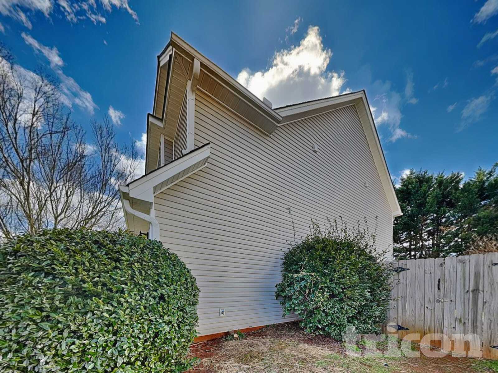 Building Photo - 111 Darbys Run Way