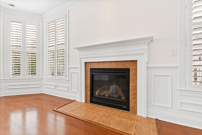 Building Photo - Spacious 3-Bedroom Condo in Prime Raleigh Location!