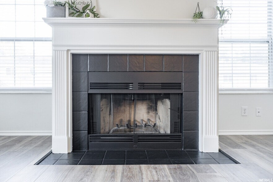 Living Room - 822 E Gatewood Dr