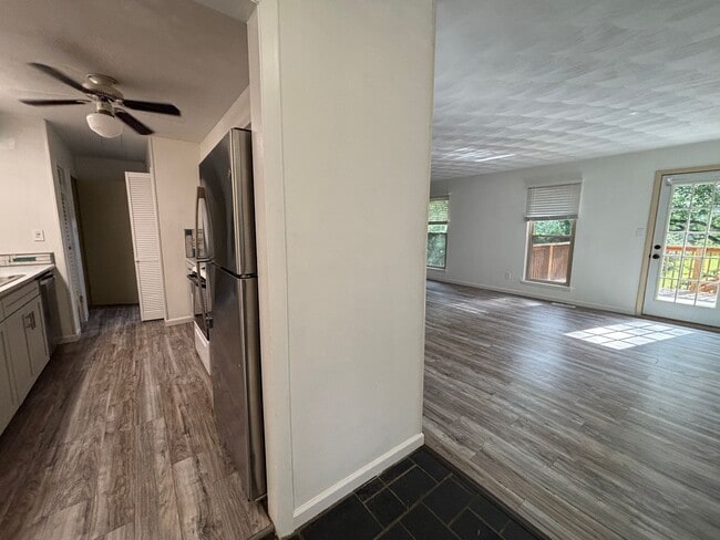 Building Photo - 6421 Orchard View Ln