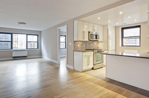 Building Photo - 310 E 47th St