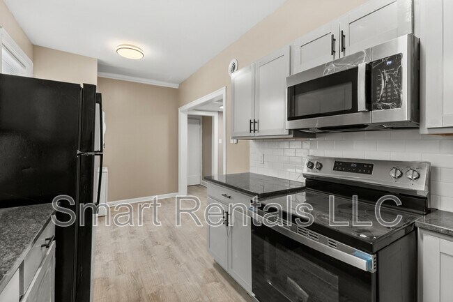 Building Photo - 4205 Ellenwood Ave