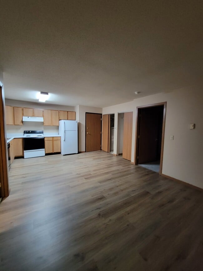 Building Photo - 8th & 8th Apartments