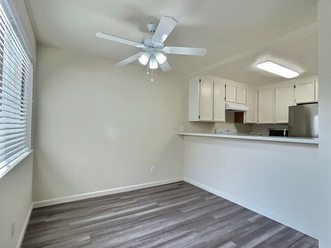 Building Photo - 1 Bed/1 Bath Updated Condo with Great Amen...