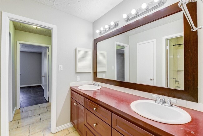 Building Photo - 13610 Tara Oak Dr