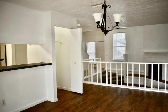 Building Photo - 5252 SW 21st Pl