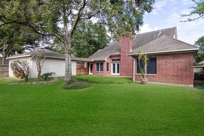 Building Photo - 15118 Greenleaf Ln