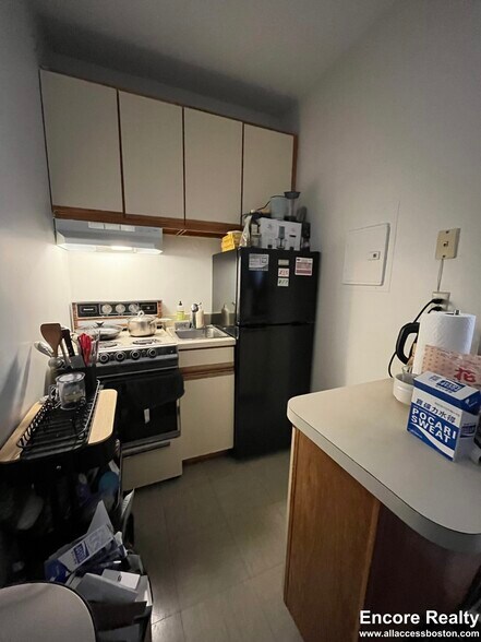 Building Photo - 843 Beacon St