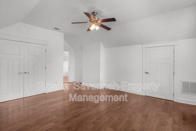 Building Photo - 419 E 54th St