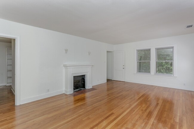 Building Photo - 1812 Banks St