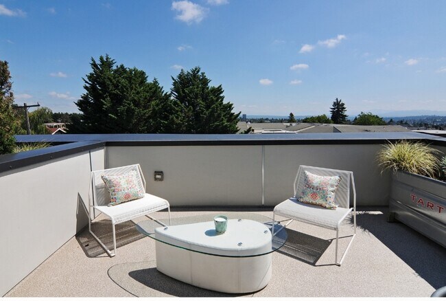 Building Photo - 4717 Phinney Avenue North