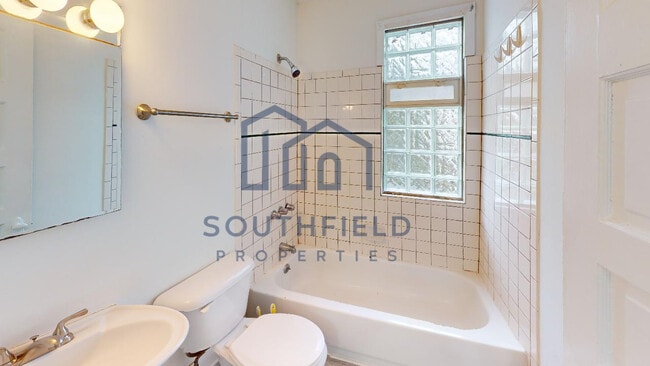 Building Photo - 1846 Lincoln Ave