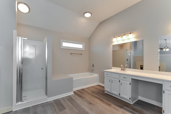 Building Photo - 2025 Westbriar Dr