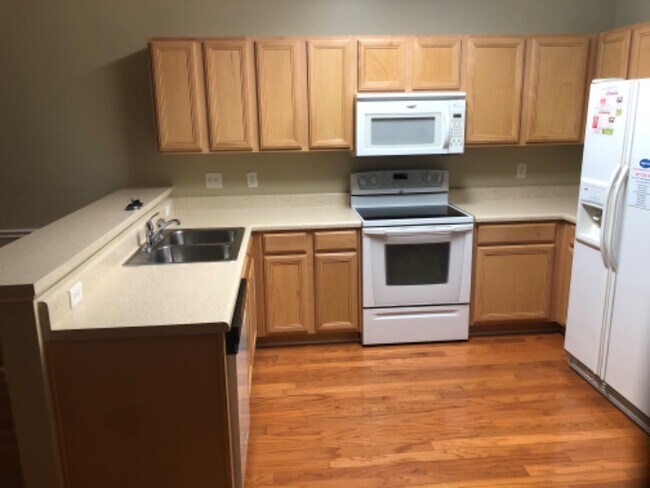 Building Photo - 132 Canton Ct