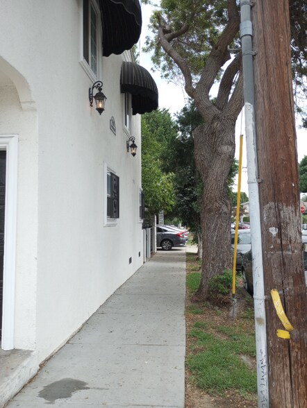 Building Photo - 2471 Belgrave Ave