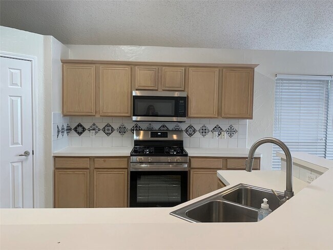 Building Photo - 4725 Park Bend Dr