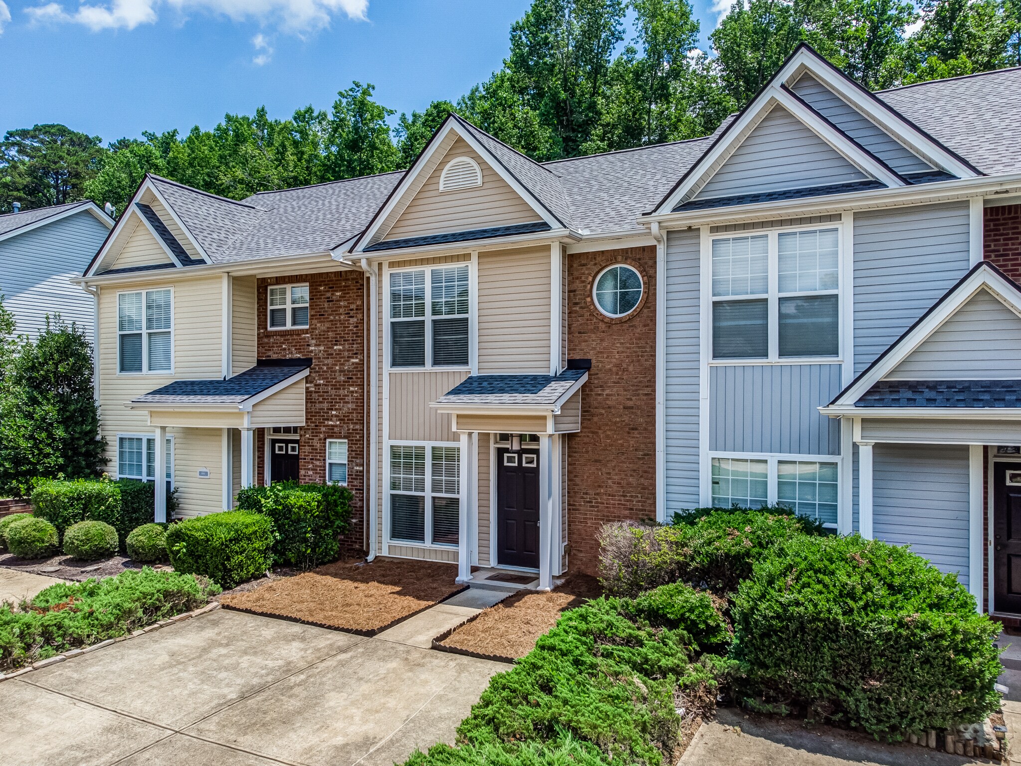 Building Photo - 211 Pearl Chambers Dr