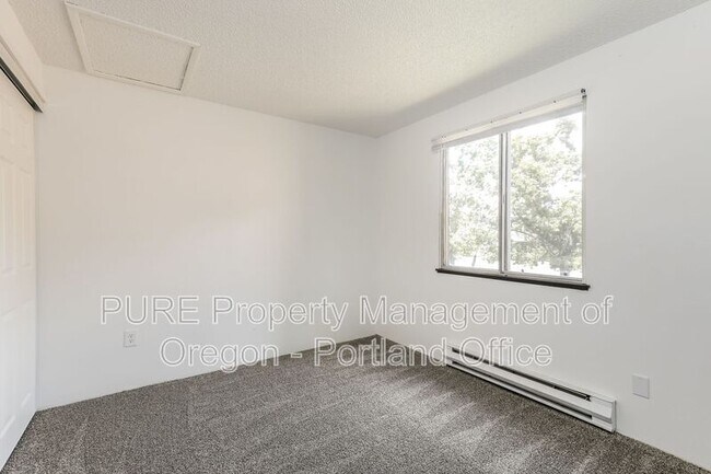 Building Photo - 14202 NE Sandy Blvd