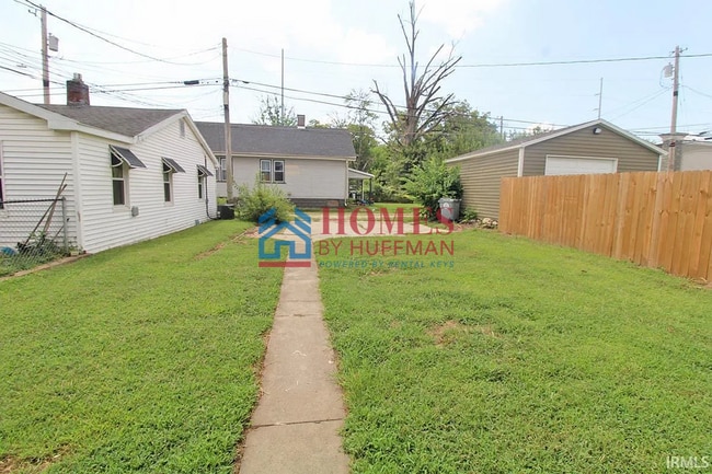 Building Photo - Two Bedroom House
