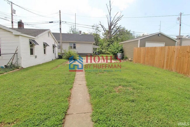 Building Photo - Two Bedroom House | Move In Special