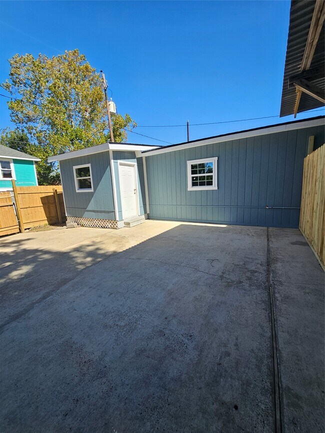 Building Photo - 3126 Ohio St