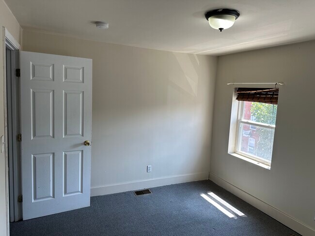 Building Photo - 1742 E Lombard St