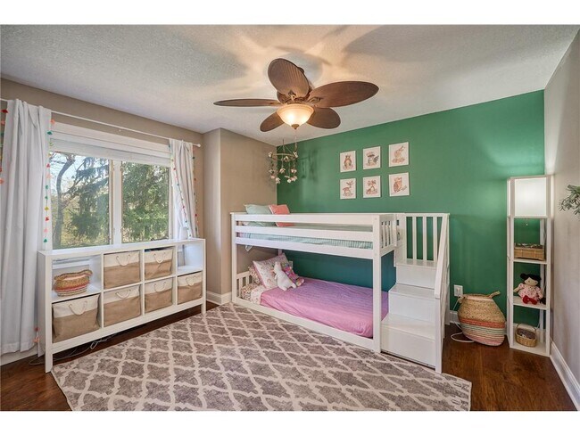 Building Photo - 1832 Essex Rd