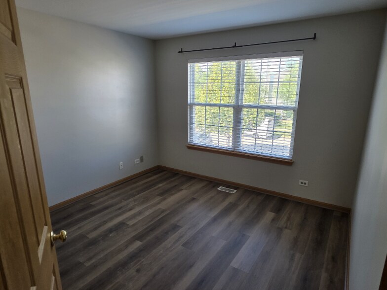 Building Photo - 2410 Oneida Ln