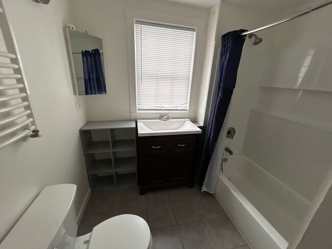 Building Photo - 96 School St