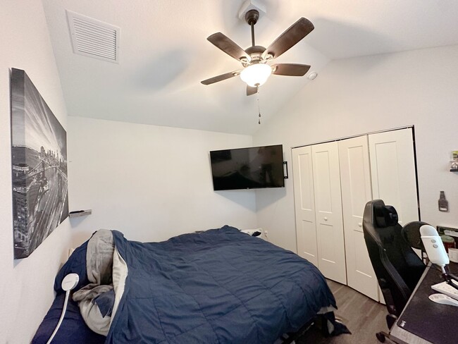 Building Photo - Porter's Parkside -  2 Bedroom, 2 Bathroom...