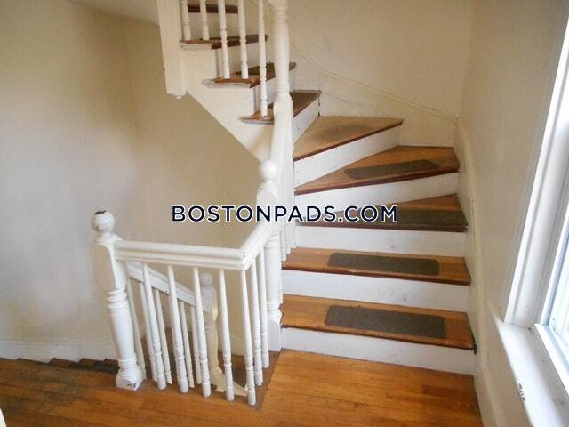 Building Photo - 58 Saunders St