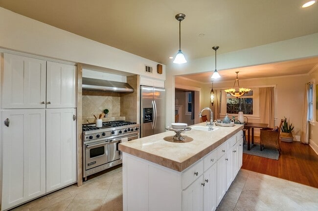 Building Photo - 3131 E Corto Pl