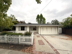 Building Photo - Charming 3BR Home with Spacious Yard in Mi...