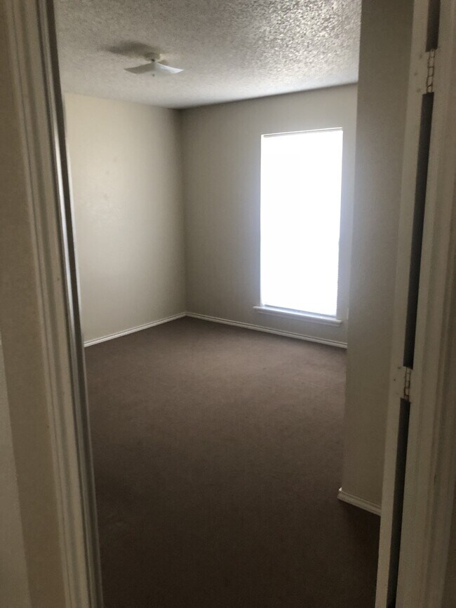 Building Photo - Cute House