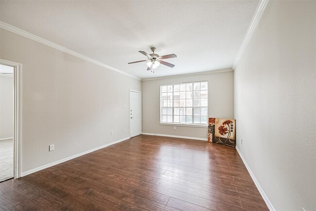 Building Photo - 2255 Braeswood Park Dr