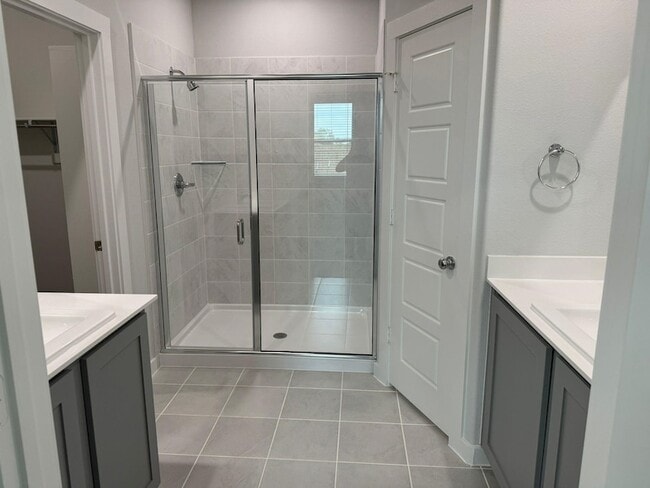 Building Photo - 3904 Kenwood Dr