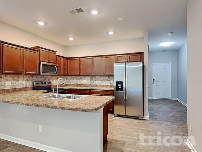 Building Photo - 1250 Aurora Glen Dr