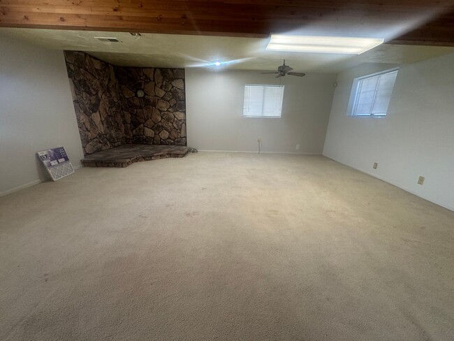 Building Photo - Beautiful Taylorsville Home for rent!