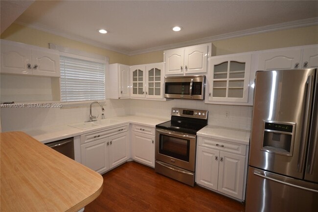 Building Photo - 2119 Nova Village Dr